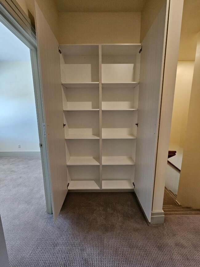 Building Photo - 876 S Lincoln Ave