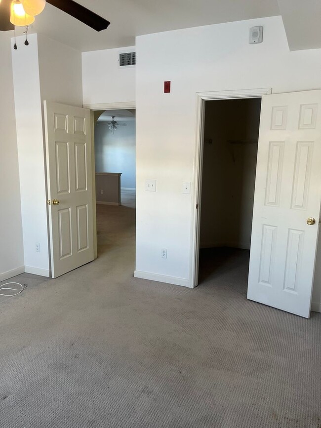 Building Photo - 2 Bedroom Condo in Parker