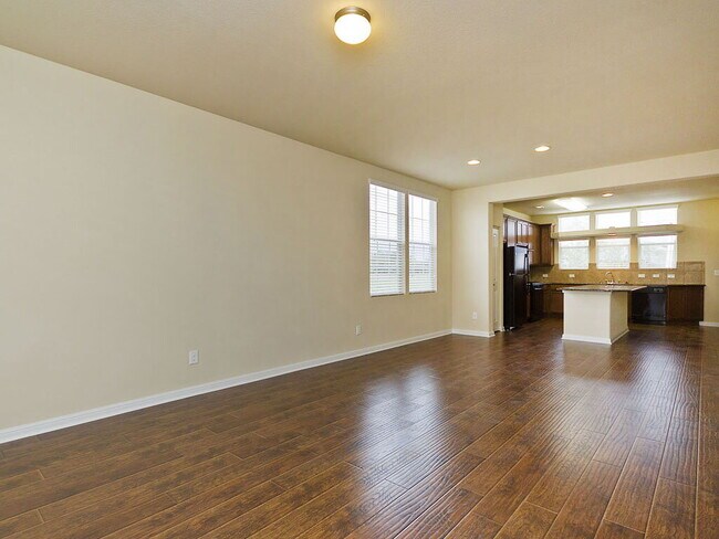 Building Photo - 335 Rachel St