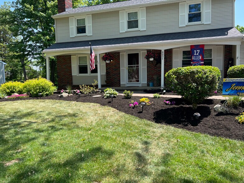 Primary Photo - 6051 Holly Ln