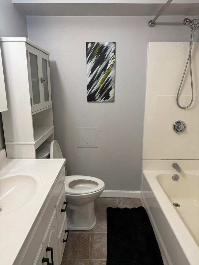 Building Photo - Pike Avenue