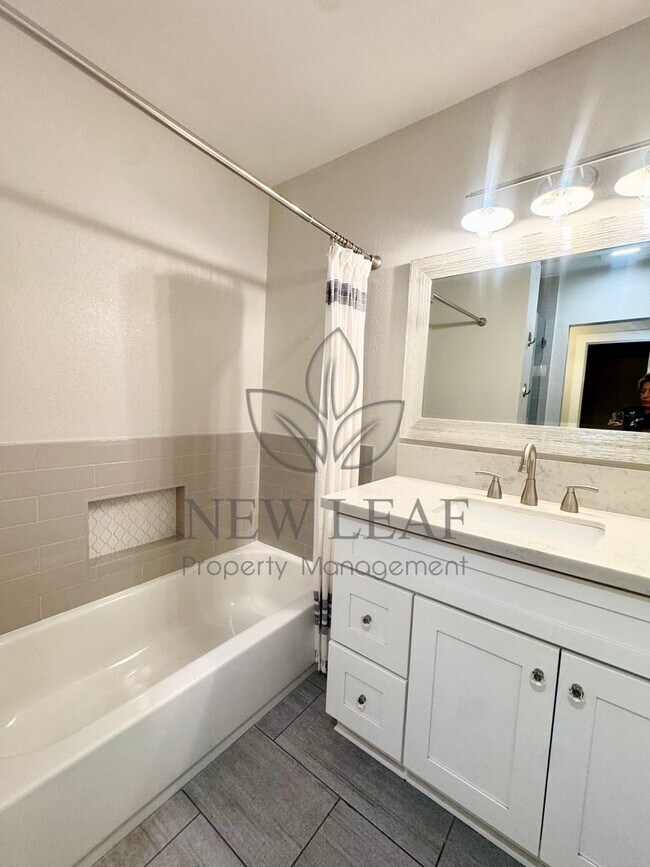 Building Photo - Stunning Claremont Home