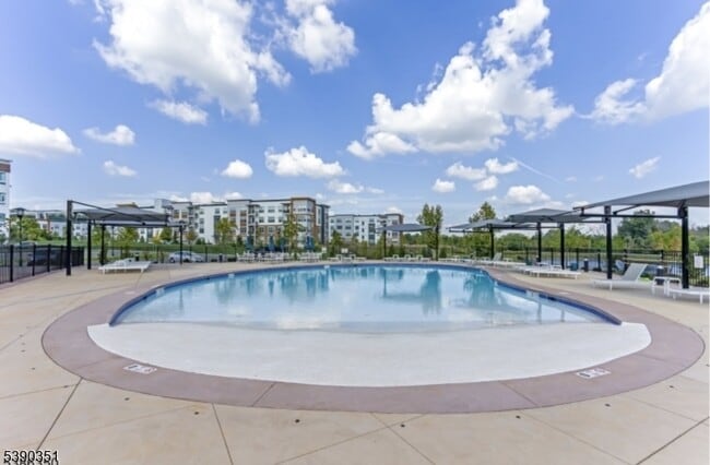 Building Photo - 2 Vanderbilt Blvd