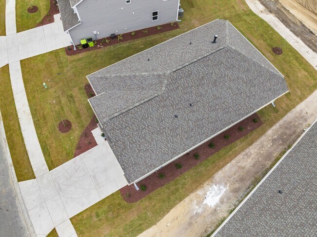 Building Photo - 3 Bedroom Home in WATERSIDE!