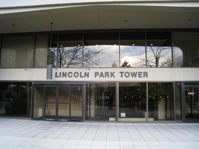 Building Photo - 1960 N Lincoln Park W