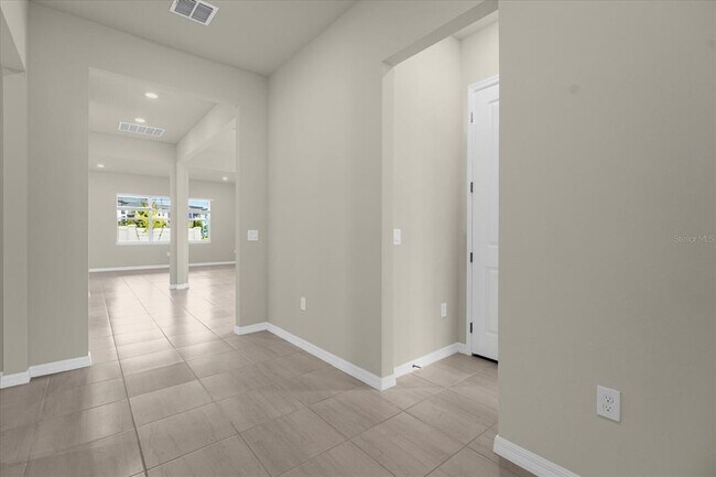 Building Photo - 10411 Pk Ests Ave