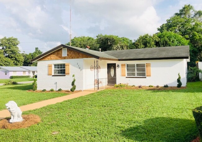 Building Photo - Totally Renovated Single Family Home!