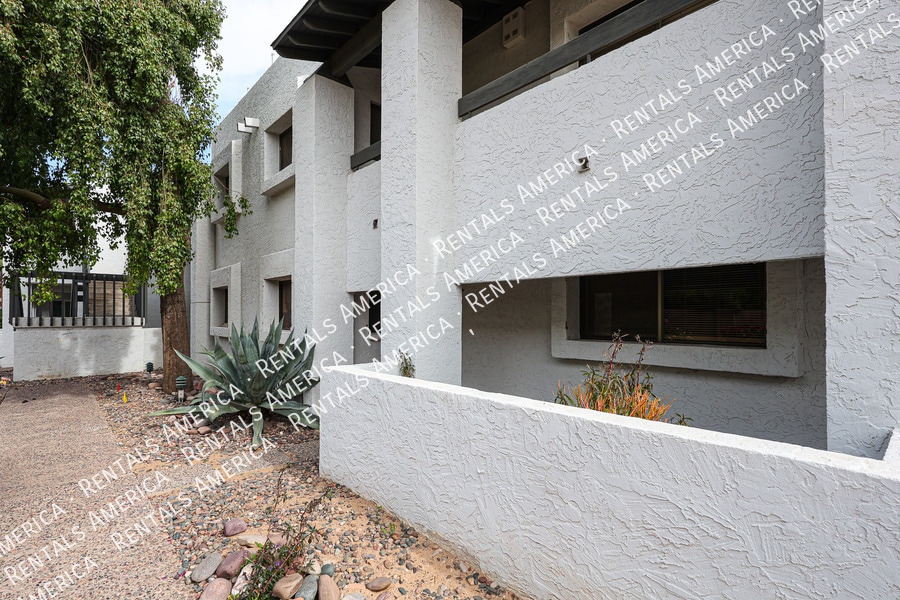 Building Photo - 3636 N 70th St