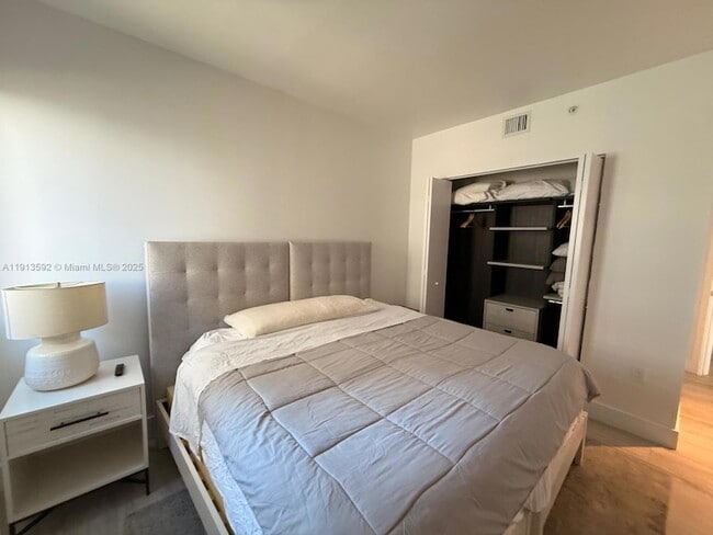 Building Photo - 121 NE 34th St