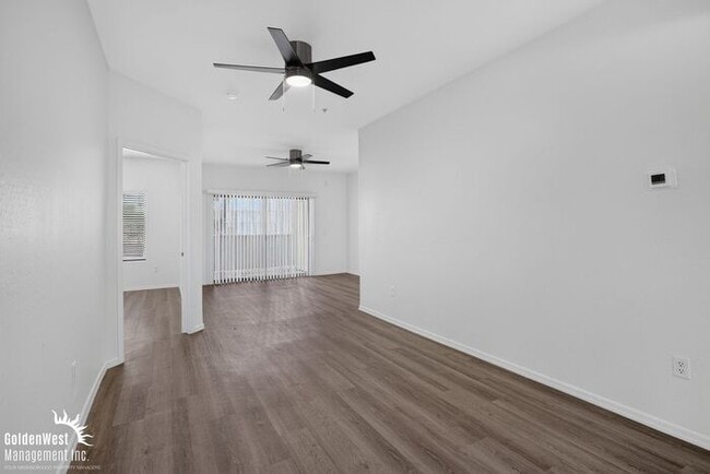 Building Photo - Beautiful 2Bdm 2Ba Condo with Community Pool in Glendale!