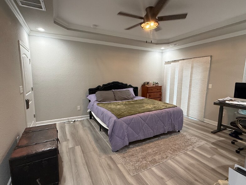 Building Photo - 1614 Hawthorne Dr