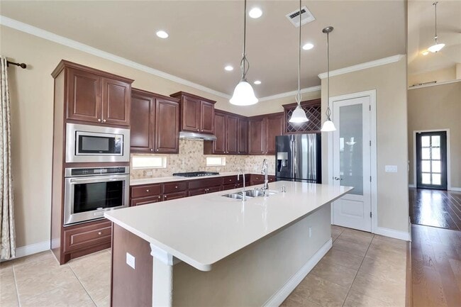 Building Photo - 15012 Iveans Way