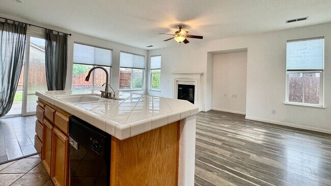 Building Photo - NOW AVAILABLE- COZY 3 BED, 2 BATH, 2 CAR GARAGE IN A QUIET NEIGHBORHOOD, NORTH NATOMAS