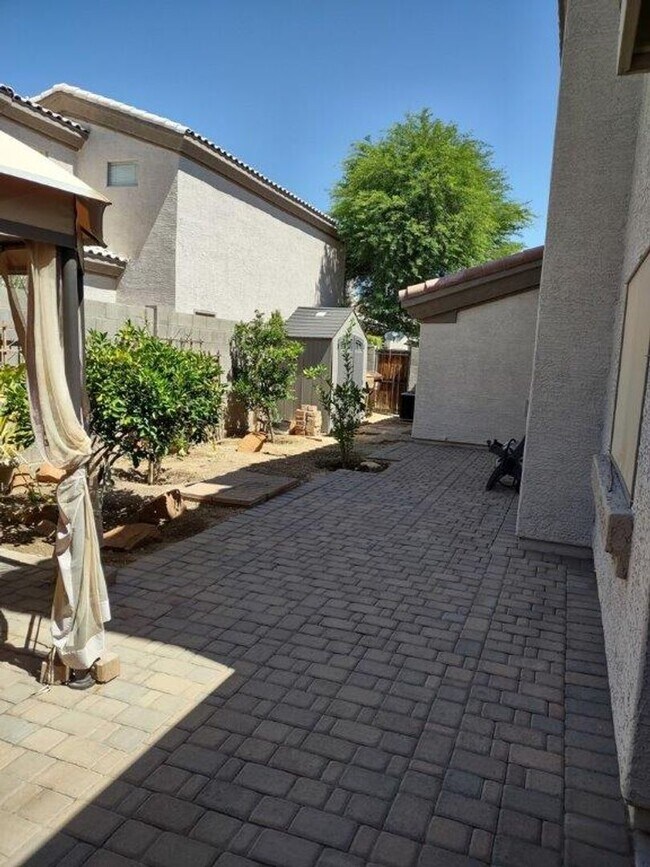 Building Photo - PEORIA ESTATES