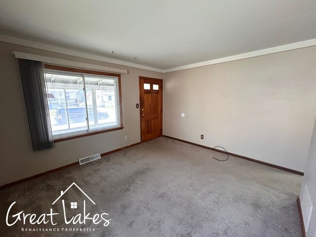 Building Photo - Cozy 2 Bedroom 1 Bathroom now available fo...