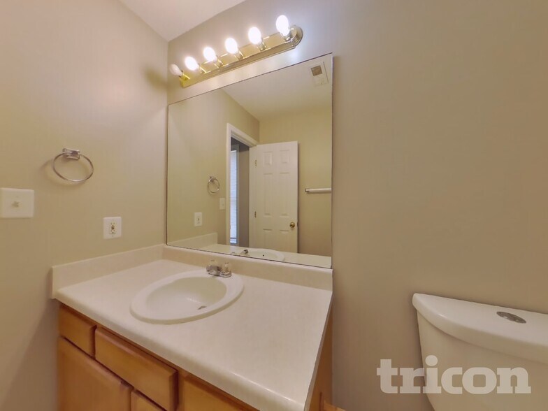 Building Photo - 621 Southern Trace Crossing
