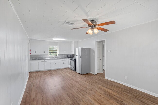 Building Photo - 732 Murbelle Rd