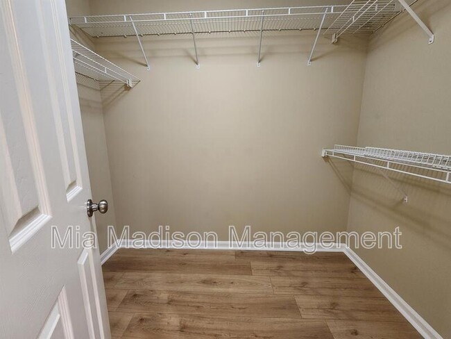 Building Photo - 21 Cobblestone Ct