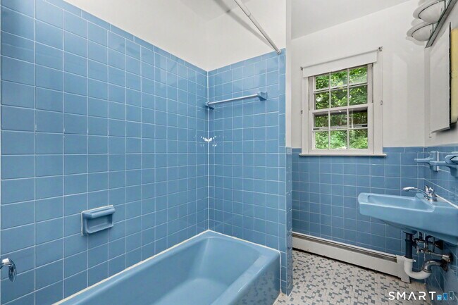 Building Photo - 11 Lycett Ct