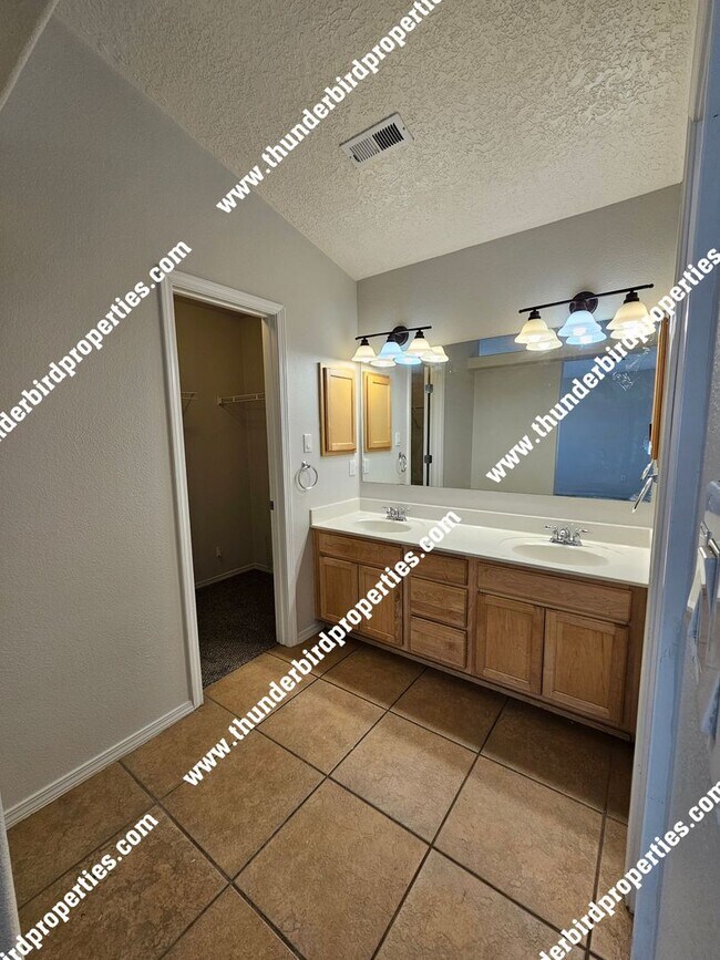 Building Photo - 4 Bedroom - 2.5 Bathroom - 2 car garage
