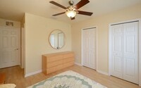 Building Photo - Lakeside Village Townhouse 2 Bedroom  2.5 Bath Available for Short-Term Rental
