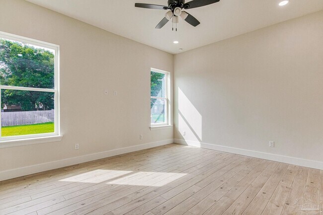 Building Photo - 412 Elcino Dr