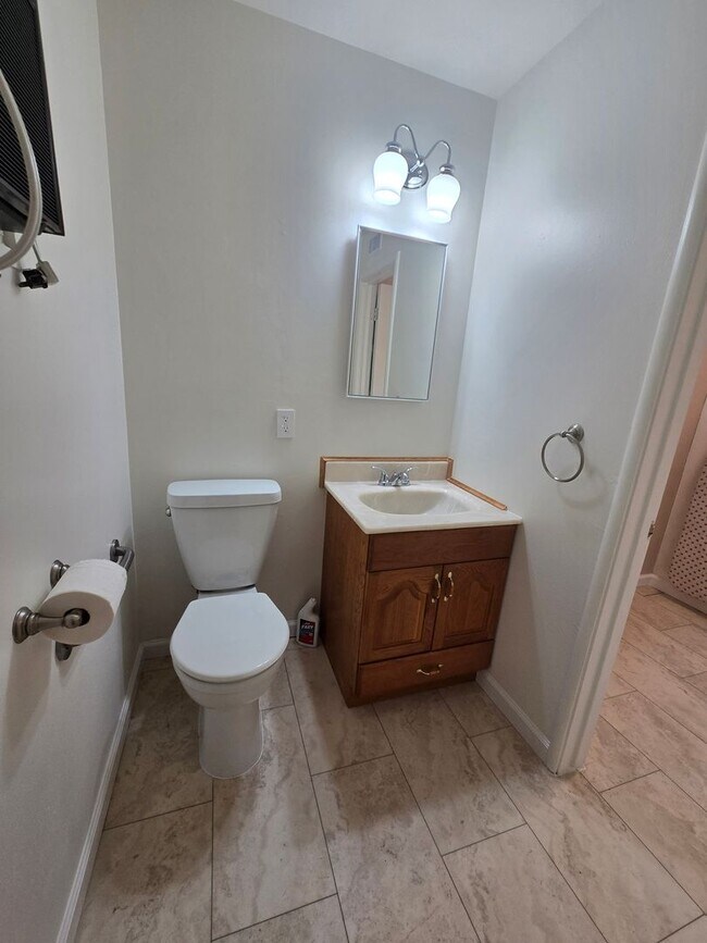 Building Photo - **** MOVE IN SPECIAL- 1/2 OFF FIRST MONTH ...