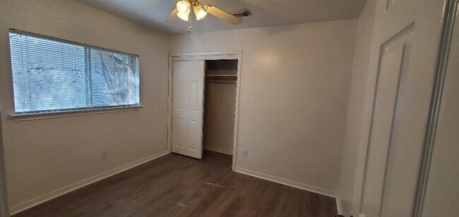 Building Photo - 1810 Oakwell Ln