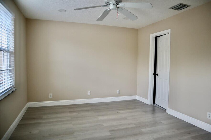 Building Photo - 8656 S Southgate Shores Cir