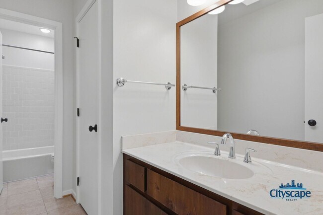 Building Photo - Swanky Brandermill Contemporary Home available NOW
