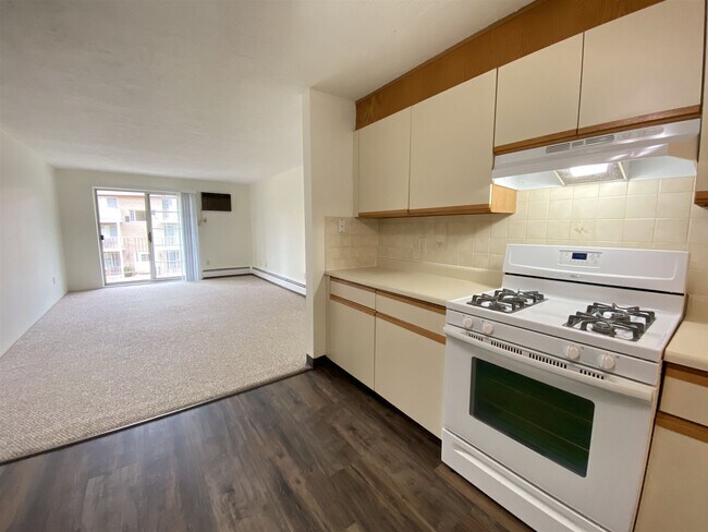 Building Photo - 383 Huse Rd