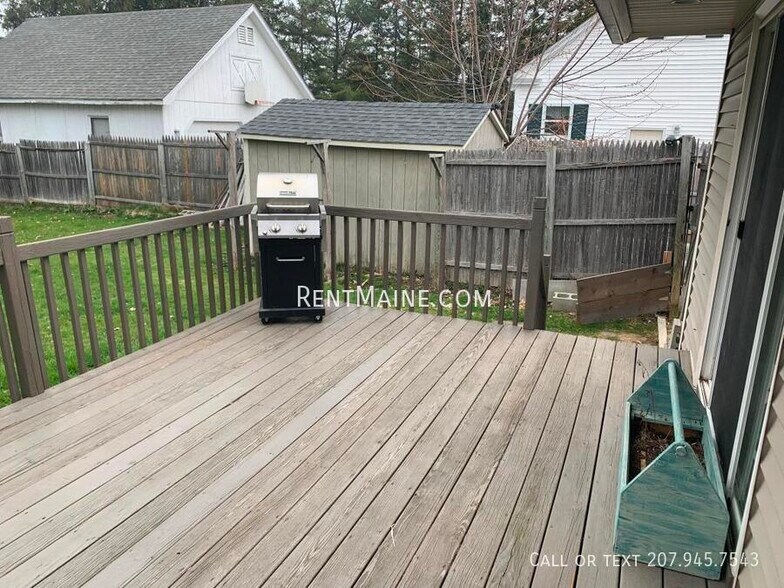 Building Photo - 173 Parkway N