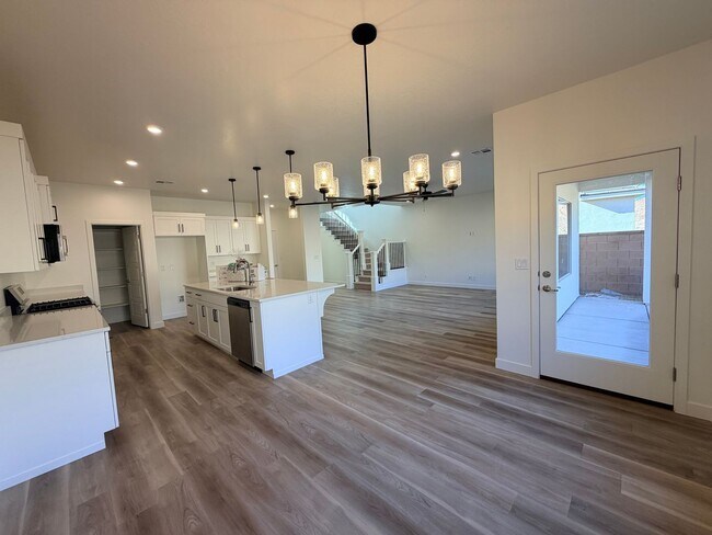 Building Photo - Beautiful Brand new 4 bedroom, 2.5 bathroom home in St George!