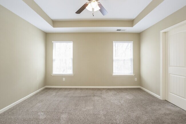 Building Photo - 520 Hill Crest Cir