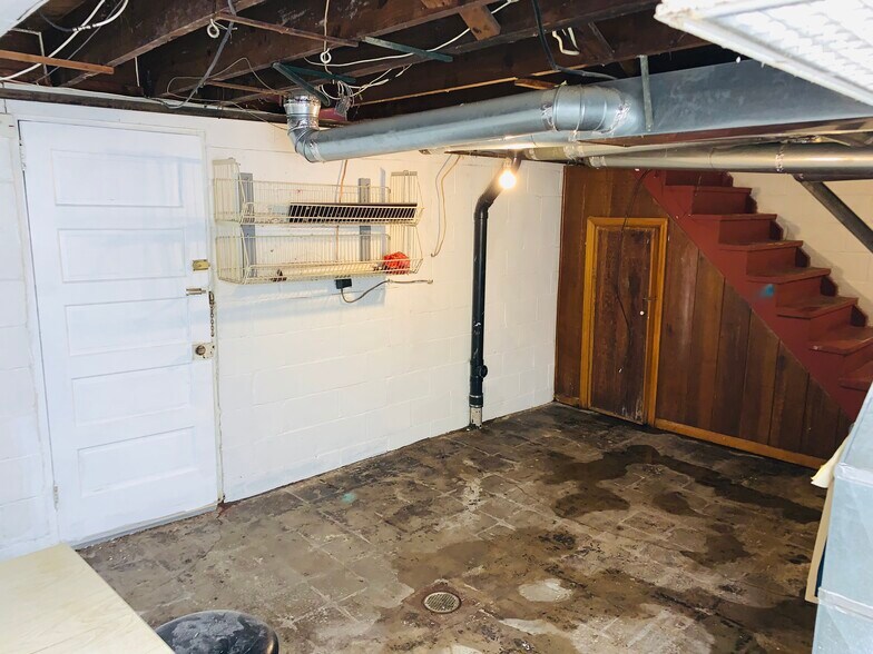 Building Photo - 1015 Willow Dr