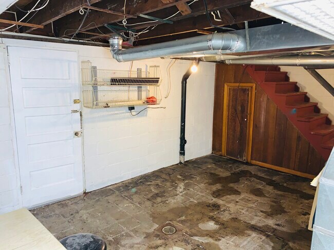 Building Photo - 1015 Willow Dr