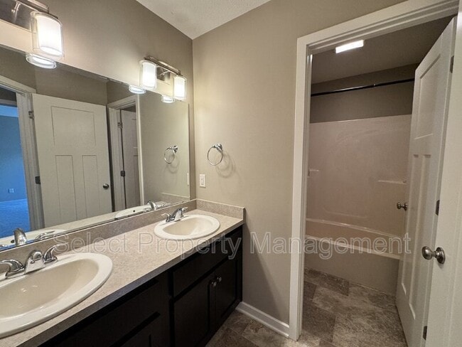 Building Photo - 1752 Woodlark Dr