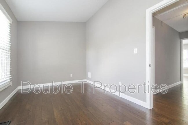 Building Photo - 922 South Paca St