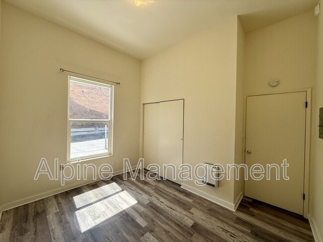 Building Photo - 2315 Mission St