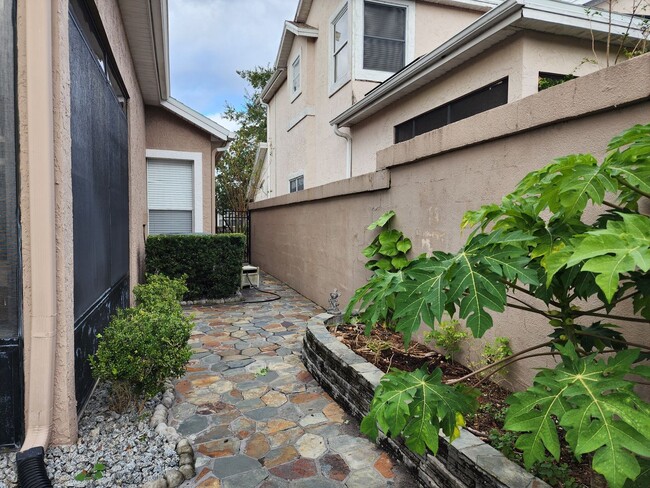 Building Photo - Hunters Creek Home with Fenced Back Yard in Guard-Gated Golf Community