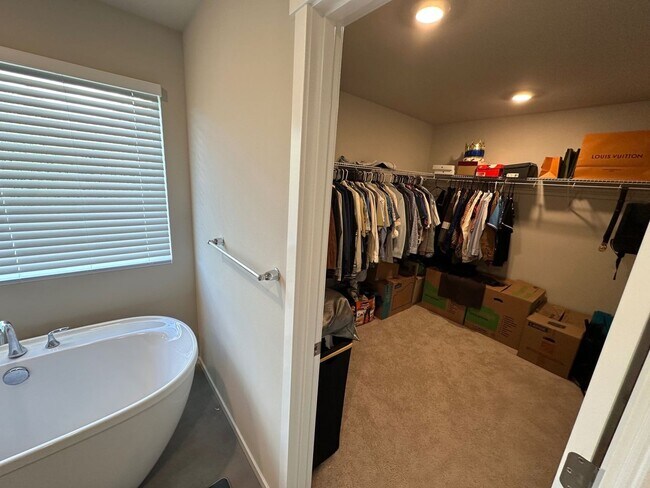 Building Photo - RENTAL! Spacious 6-Bedroom Home Near JBLM – Built in 2025