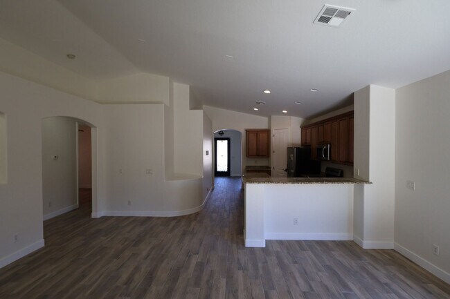 Building Photo - Remodeled 4 Bed 2 Bath Home.