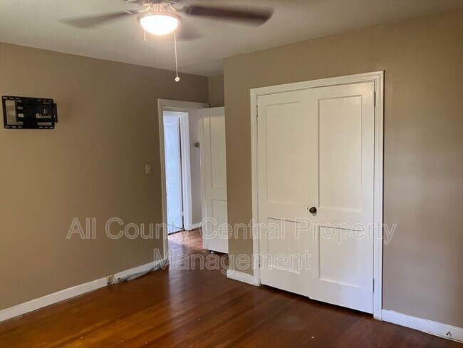 Building Photo - 520 Belcher Dr