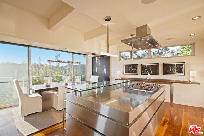 Building Photo - 9416 Beverlycrest Dr