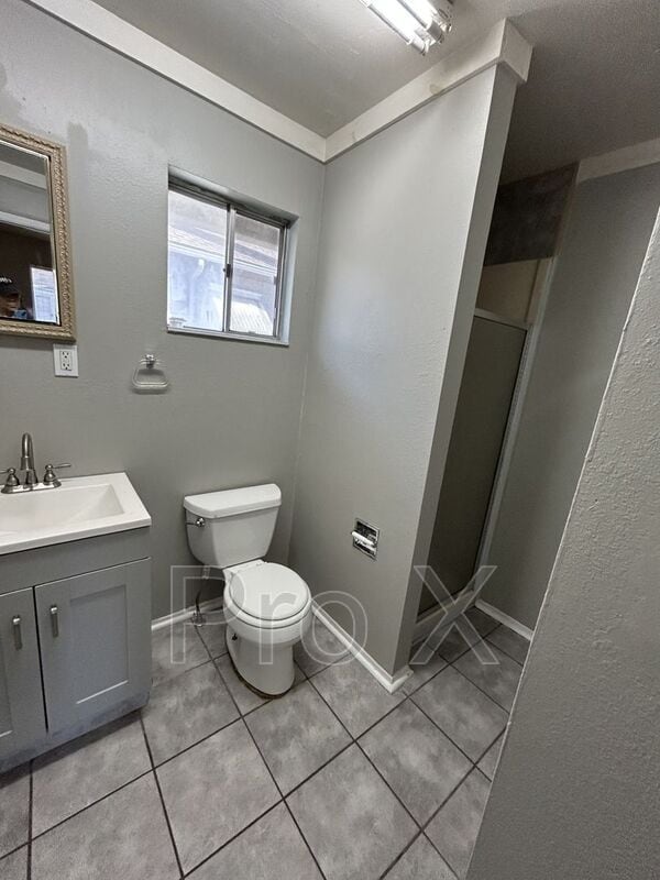 Building Photo - 208 W 1st St