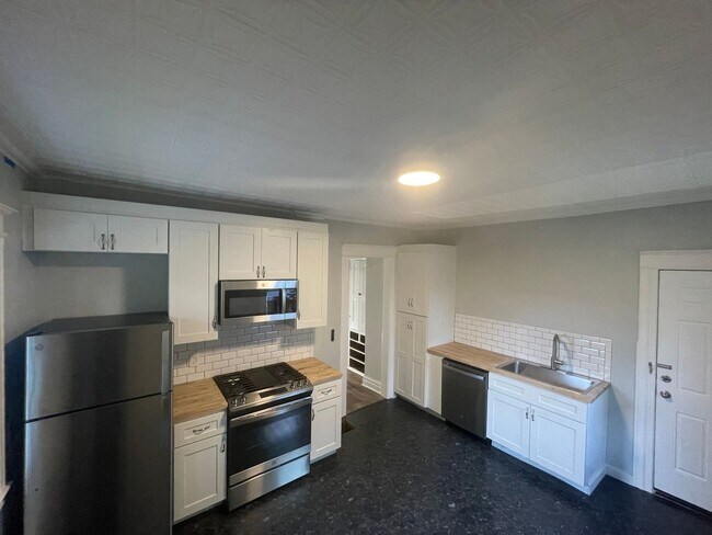 Building Photo - Charming 1BR near the public market