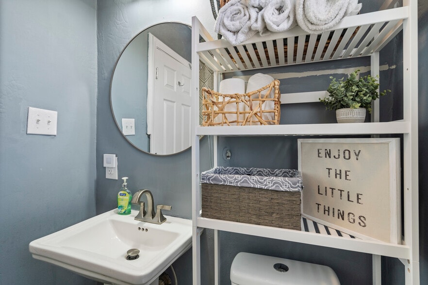 Building Photo - 400 Arbor St