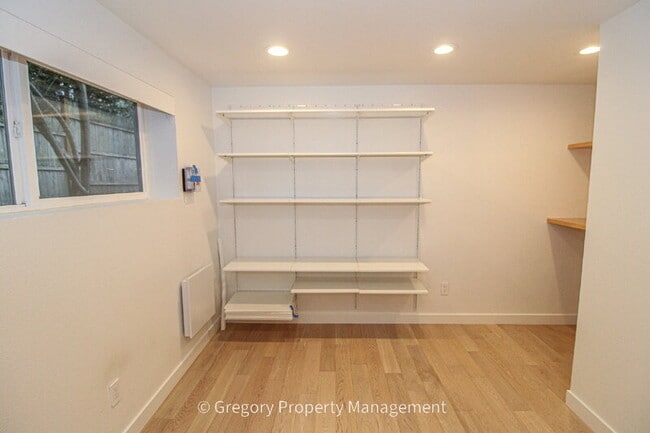 Building Photo - 604 9th Ave