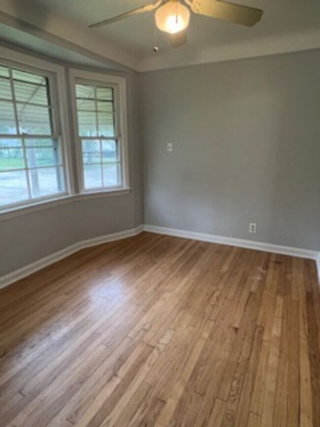 Building Photo - 871 E 232 St