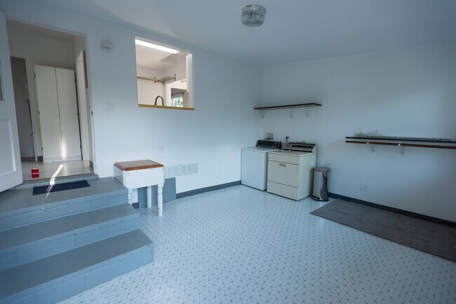 Building Photo - Newly remodeled 3 bedroom 1.5 Bath